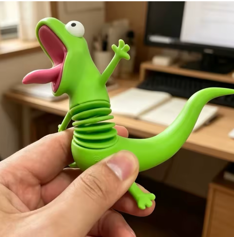 TrailGecko Spring Gecko | Bobbing Dash, Mirror & Handlebar Buddy